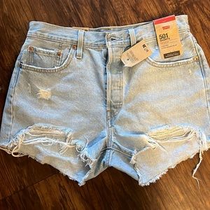 NWT Levi’s 501 Women’s Shorts Size 29 Light Wash Button Up